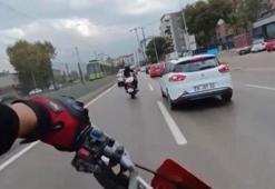 Seyir halindeki motosikletin sürücüsü 'Hadi düşüyorum' dedi, kaza yaptı