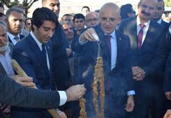Bakan Şimşek, memleketi Batman'daki 'Bağ Bozumu ve Gastronomi Festivali'ne katıldı