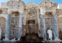 Suyu binlerce yıl önceki kaynağından gelen iki çeşme, Türkiye'de eşsiz