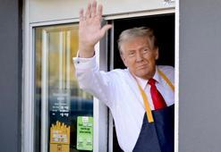 Trump, fast food restoranında patates kızarttı