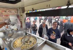 Kadıköy'de FETÖ elebaşının ölümünü lokma dağıtarak kutladı