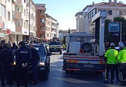 Üsküdar'da polise çekiçli saldırı kamerada