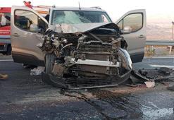 Otomobil yolcu indiren minibüse çarptı: 7 yaralı