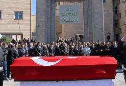 Eski Milli Savunma Bakanı Çakmakoğlu son yolculuğuna uğurlandı