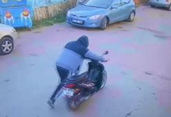 Motosikleti çaldıkları anlar kamerada; 2 tutuklama