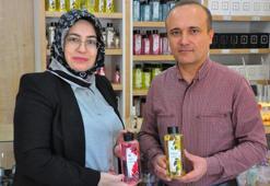 Kimyager İlçe Milli Eğitim Müdürü, ürettiği kolonyayla eşinin 20 yıllık hayalini gerçeğe dönüştürdü
