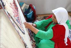 Vanlı kadınlar, 100'den fazla desenli kilimleri ilmek ilmek dokuyor