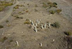 18'inci yüzyıldan kalma mezarlıkta defineci tahribatı