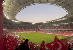 43 bin taraftar, 43 bin Türk bayrağıyla destek verdi; Bursaspor yine kapalı gişe oynadı