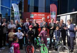 Bahçelievler’de Cumhuriyet Bayramı dolayısıyla 101 bisiklet dağıtıldı