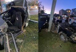 Aydınlatma direğine çarpan otomobil, ikiye bölündü: 1 yaralı