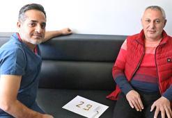 Hastanın böbreğinden çıkardığı taşlarla ‘29’ yazarak, Cumhuriyet Bayramı’nı kutladı