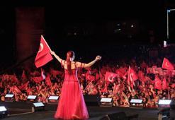 Bursa'da Cumhuriyet Bayramı coşkusu, Candan Erçetin konseriyle sona erdi