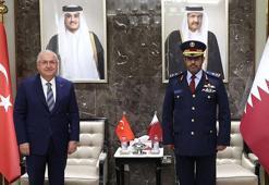 Bakan Güler, Katar'da görev yapan Türk askerlerini ziyaret etti