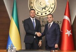 Bakan Kacır, Gabonlu mevkidaşı Bourdette ile bir araya geldi