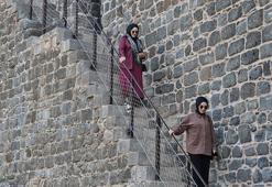 Tarihi surlarda düşme vakalarının önlenmesi için korkuluk yapıldı: Ziyaretler kontrol altına alınsın