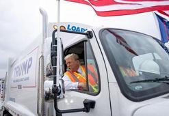 Trump, Biden'ın destekçilerine 'çöp' demesi üzerine çöp kamyonunda poz verdi