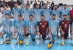 İlkokul öğrencilerinden kurduğu takımı profesyonel lige çıkardı