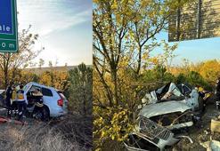 Cip, yön levhasının direğine çarptı; 2 ölü, 3 yaralı