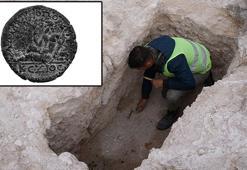 Hadrianapolis'te 2'nci yüzyıla ait sikke ile 5'inci yüzyıla ait fibula bulundu