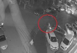 Şakalaşırken arkadaşının ittiği çocuğun ayağını otomobil ezdi; o anlar kamerada