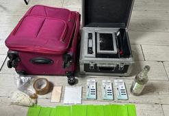 Şişli'de sahte pasaportlu turistin valizinden para basma makinesi çıktı
