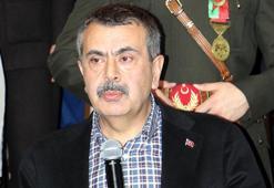 Bakan Tekin Erzurum'da, ‘Payidar’ defilesini izledi