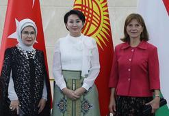 Emine Erdoğan, Kırgızistan Cumhurbaşkanı'nın eşi Aygül Caparova'nın akşam yemeğine katıldı