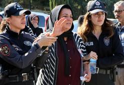 Polis eşini son yolculuğuna selam vererek uğurladı