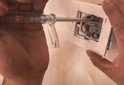 Masaj salonlarına 'fuhuş' operasyonu; prize gizli kamera yerleştirmişler