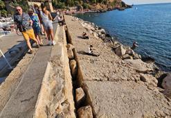 Yat Limanı İskelesi 15 derece eğildi, yüzlerce kiloluk taş bloklar düştü