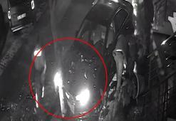 Avcılar'da polisten kaçan şüphelinin ağaca çarparak yakalandığı anlar kamerada