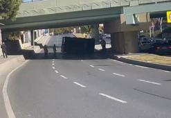 Bakırköy'deki o üst geçitte yine kaza; İSKİ vinci devrildi