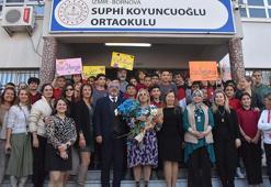 Mezun olduğu okuldan alkışlarla emekliye ayrıldı