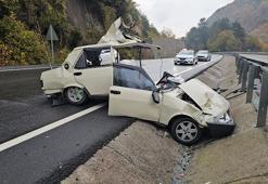 Kazada hurdaya dönen otomobilin sürücüsü hafif yaralandı
