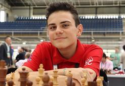 Milli satranç sporcusu Ediz Gürel'den büyük başarı