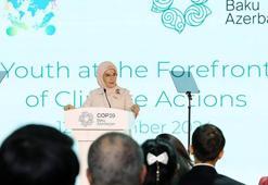 Emine Erdoğan, COP29'da iklim gönüllüsü gençlerle bir araya geldi