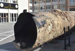 45 yıl önce içme suyu hattı için yerleştirilen borular, belediye önünde sergileniyor