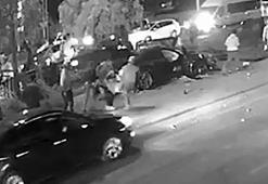 Kaza yapan otomobildeki eşyaları çaldılar