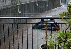 İtalya'da şiddetli yağış sele neden oldu