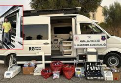 Antalya'da lise mezunu seyyar 'güzellik uzmanı', VIP minibüsünde yakalandı