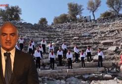 Bakan Ersoy, ortaokul öğrencilerinin kültür mirasını koruma bilinciyle söylediği şarkıyı paylaştı