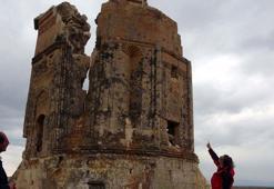 Depremde kısmen yıkılan 600 yıllık Yusuf Kümbeti'nin restorasyonunda sona gelindi