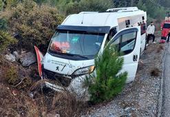 Bodrum'da yolcu minibüsü, şarampole düştü: 8 yaralı