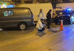 Bahçelievler'de dengesini kaybeden skuter sürücüsü otomobilin altında kaldı