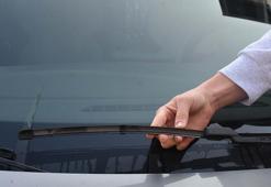 Uygunsuz park için kaldırdığı silecek ceza getirdi