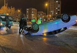 15 yaşındaki sürücünün kullandığı otomobil, kırmızı ışıktaki 2 otomobile çarptı: 4 yaralı