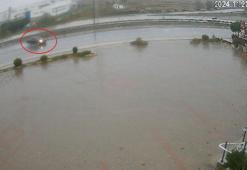 Kaza yapan otomobile polis otosu çarptı