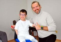 Okula gidemeyen Roberts sendromlu Muhammed'e evinde eğitim