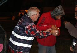 Gönüllülerden madde bağımlıları ve ihtiyaç sahiplerine yemek dağıtımı